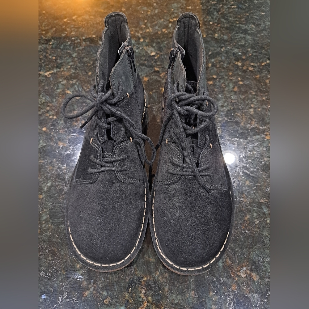 Clark's boots black size 7.5